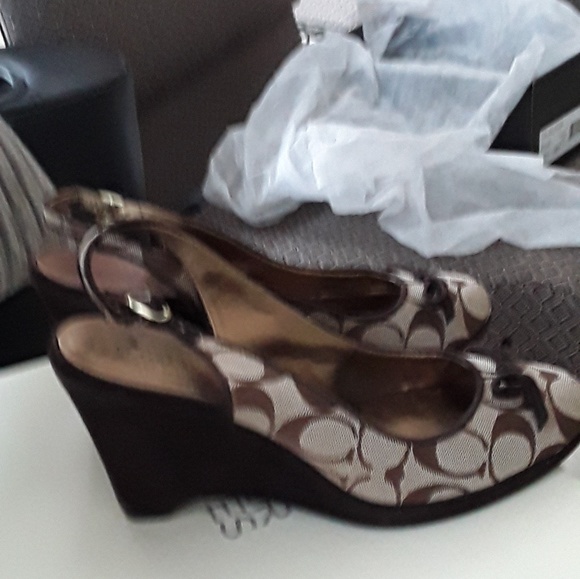 Coach - Picture 3 of 8